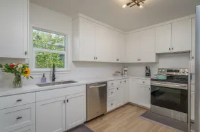 Renovated Charming Home near-DT, UNR, Conv center - Image 5