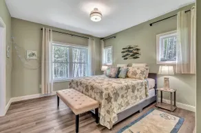 Shipbuilder’s Retreat sleeps 6, 5 minutes to Harbor - Image 3
