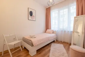 White house, a brand new apartment in the center - Image 3