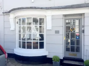 Beautiful Seaside one bedroom apartment - Image 3