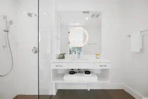 The Iris, Premier Suite - Image 4
