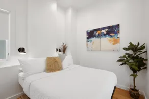 The Iris, Premier Suite - Image 3