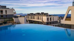 Iconic Sea Views Luxury Apartment - Image 4