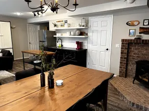Spacious 2-bedroom suite in great location - Image 5