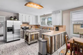 Eclectic MidCity 3BR filled with LOCAL ART - Image 3