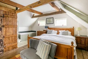 Idyllic 2- Bedroom barn with amazing views - Image 5