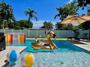 Tropical Luxury Escape – Free Rental Car Included! - Image 4