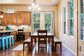 2 En-suite 5+bed+4Bath+Hotub+Arcade+Foosball+1 Dog - Image 2
