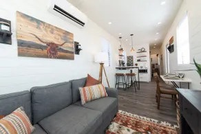 The Longhorn Stunning Container Home-In Alpine - Image 4