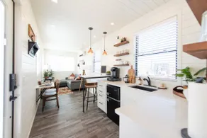 The Longhorn Stunning Container Home-In Alpine - Image 2