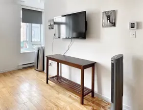 Light Apartment close to Congress center/ Quebec - Image 2