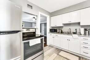 Cozy 2BDR Near Royal Oak Downtown | Modern & Clean - Image 5
