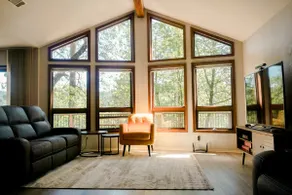 Lovely mountain home w/ large deck and forest view - Image 2