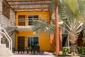 Palmas 1 - Queen bed, private patio and parking - Image 4