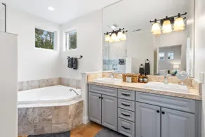 Luxury 5 Star Beach Villa:New Hot Tub, Sleeps 10 - Image 5