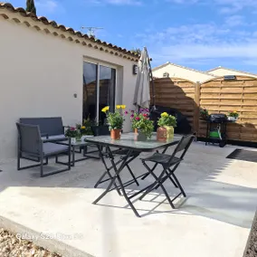 Mas Gabelys 1-bedroom independent apartment with pool, Sainte-Victoire, garden - Image 3
