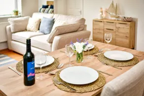 Beautiful 2 bed Cottage - <100m from the Sea front - Image 3