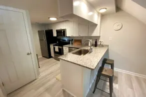 Lovely 1-Bedroom Waterfront Loft - Image 5