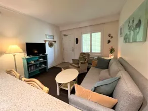 Charming one bedroom condo with private patio. HI-101 - Image 2