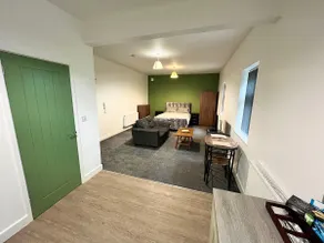 The Limes! Flat 5 Private Studio Apartment - Image 4