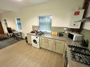 The Limes! Flat 5 Private Studio Apartment - Image 2