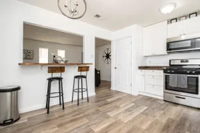 Updated cozy 2br w/ off street parking. - Image 3
