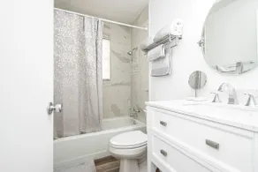 Updated cozy 2br w/ off street parking. - Image 2