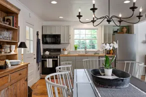 Charming Renovated Franklin Cottage - Image 3