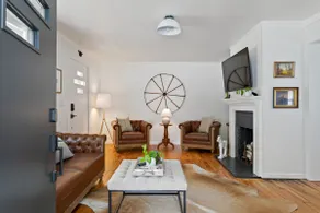 Charming Renovated Franklin Cottage - Image 2