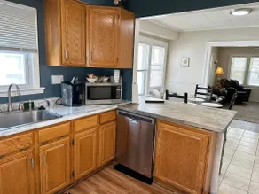 Spacious Lower Duplex in ”Heart of Metro Detroit” - Image 4