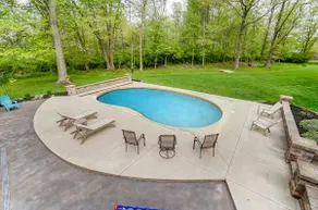 Secluded Lake Front House with Pool - - Image 4