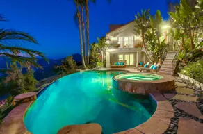 Private Villa with Infinity Pool and Game Room - Image 2