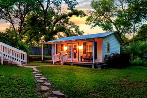 NEW - Adorable Cottage w/ Full Kitchen/ Free Tandem Bike - Image 5