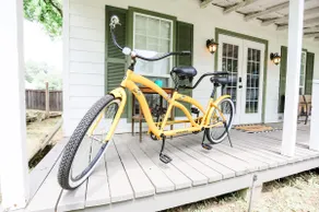 NEW - Adorable Cottage w/ Full Kitchen/ Free Tandem Bike - Image 3