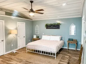 NEW - Adorable Cottage w/ Full Kitchen/ Free Tandem Bike - Image 4