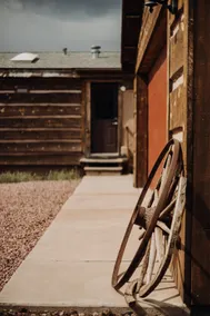 Grand Canyon Cabin - Hot Tub, Patio, Goldfish Pond - Image 5