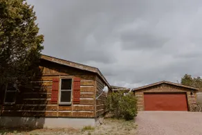 Grand Canyon Cabin - Hot Tub, Patio, Goldfish Pond - Image 4