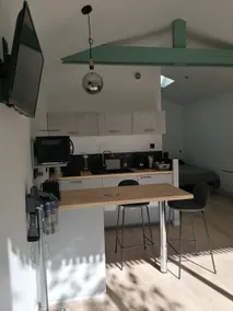 New studio, warm and good location. - Image 4
