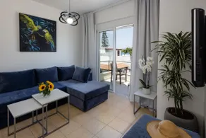 Adelphes Beachfront Apartment with direct connection to the beach - Image 4