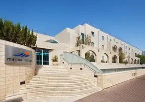 Marina Sea View Apartment - Image 3