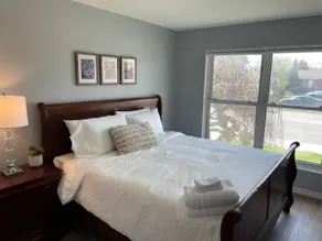 Cheerful modern 2 bedroom home with parking - Image 3