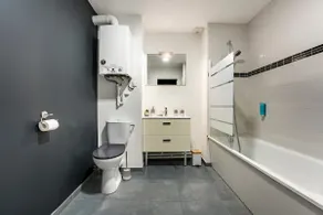 Chic apartment with private parking - Image 5