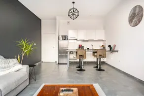 Chic apartment with private parking - Image 4