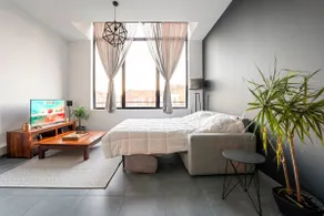Chic apartment with private parking - Image 2