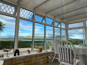 Beautiful 4 Bed Holiday home beside the beach. - Image 2