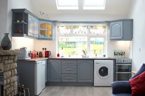 Beautiful 4 Bed Holiday home beside the beach. - Image 5