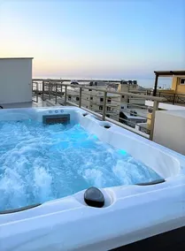 Harbour Hill Suite w/outdoor Hot tub, Seaview, 5' to the beach - Adults only - Image 5