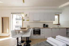 Harbour Hill Suite w/outdoor Hot tub, Seaview, 5' to the beach - Adults only - Image 4