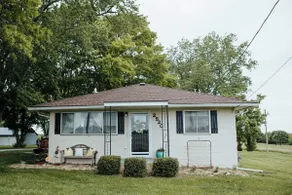 Welcome to Aunt Bea’s Cozy Cottage/ - Image 4