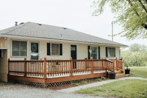 Welcome to Aunt Bea’s Cozy Cottage/ - Image 3